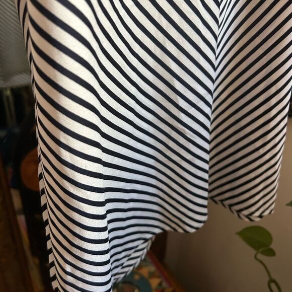Ann Taylor Black and White Striped Blouse w Blue Accents M - Picture 13 of 16